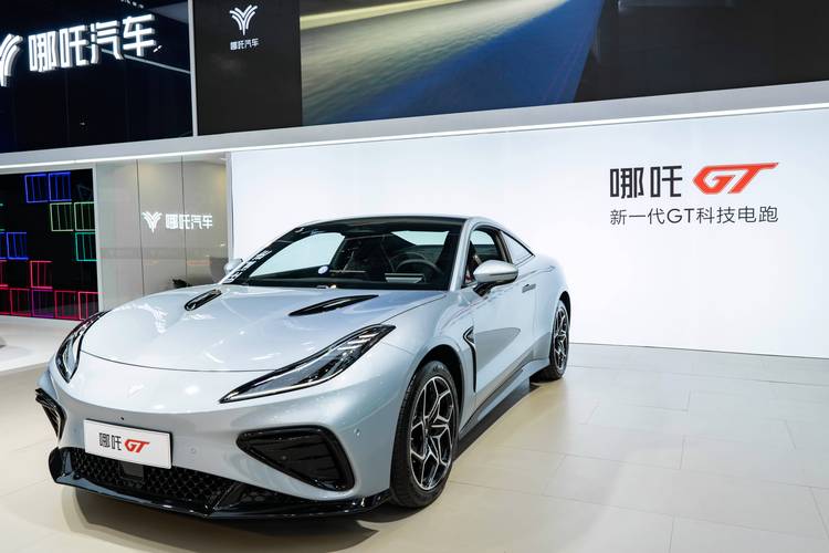 惠州123哪吒汽车在智能汽车领域的表现，领途汽车在新能源汽车市场中的影响力